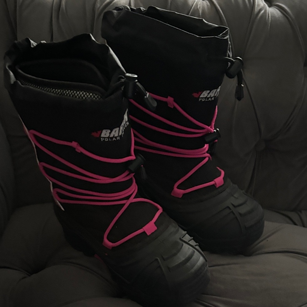 Baffin Black and Pink Winter Boots